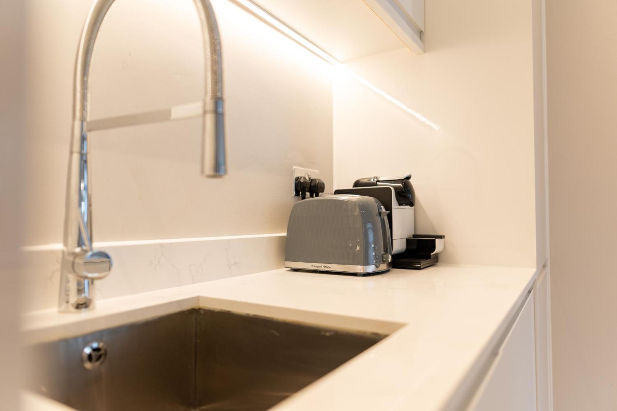 Exclusive Cardiff City Centre Apartment ภายนอก รูปภาพ