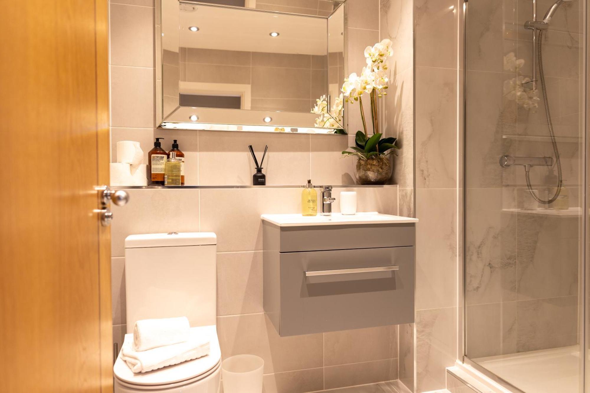 Exclusive Cardiff City Centre Apartment ภายนอก รูปภาพ